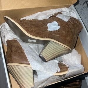 Cute never worn open toe boots